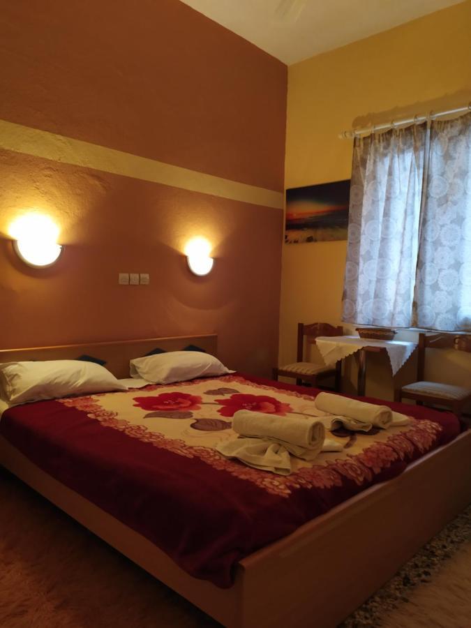 Sofia Rooms Loutra Edipsou  Esterno foto